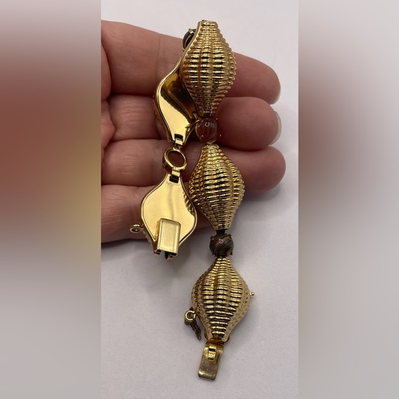 Vintage Gold Tone Puff Textured Shell Design Links with Cabochon Gems Bracelet - Picture 4 of 8